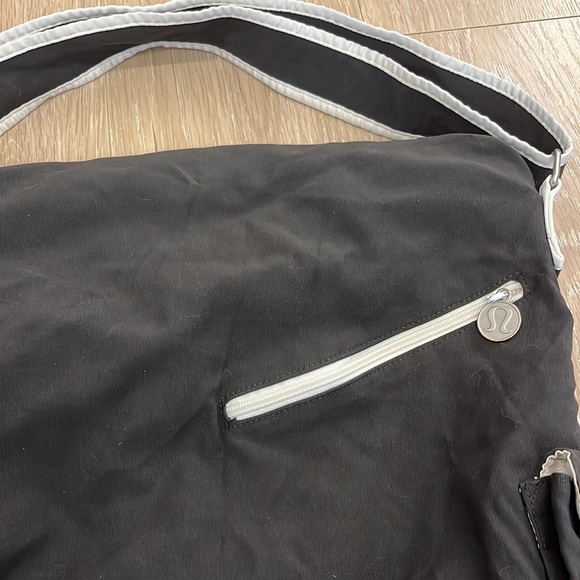 Lululemon Original Large Gray Gym/Travel Bag - Picture 5 of 8